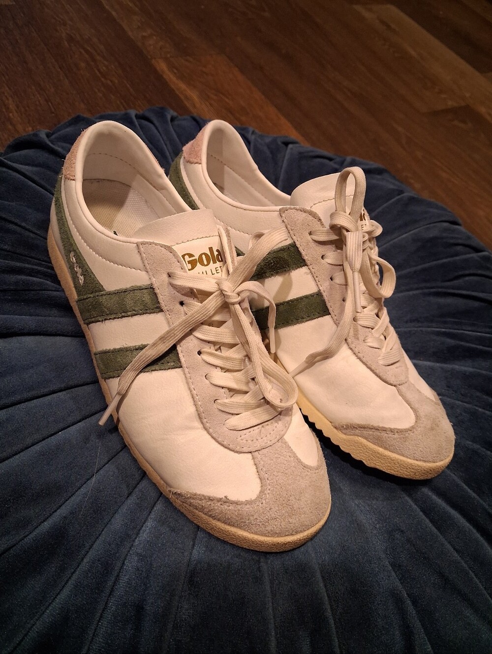 Gola Harrier Women’s Sneakers in White with Green Stripes